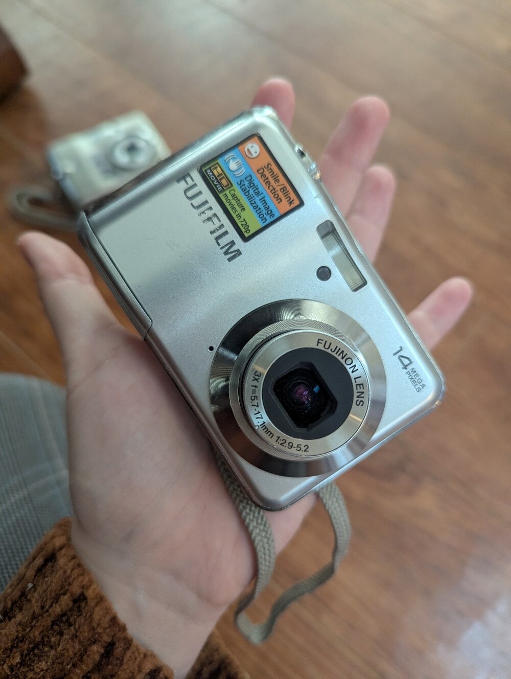 Fuji Finipix AV 14 MP Digital Camera